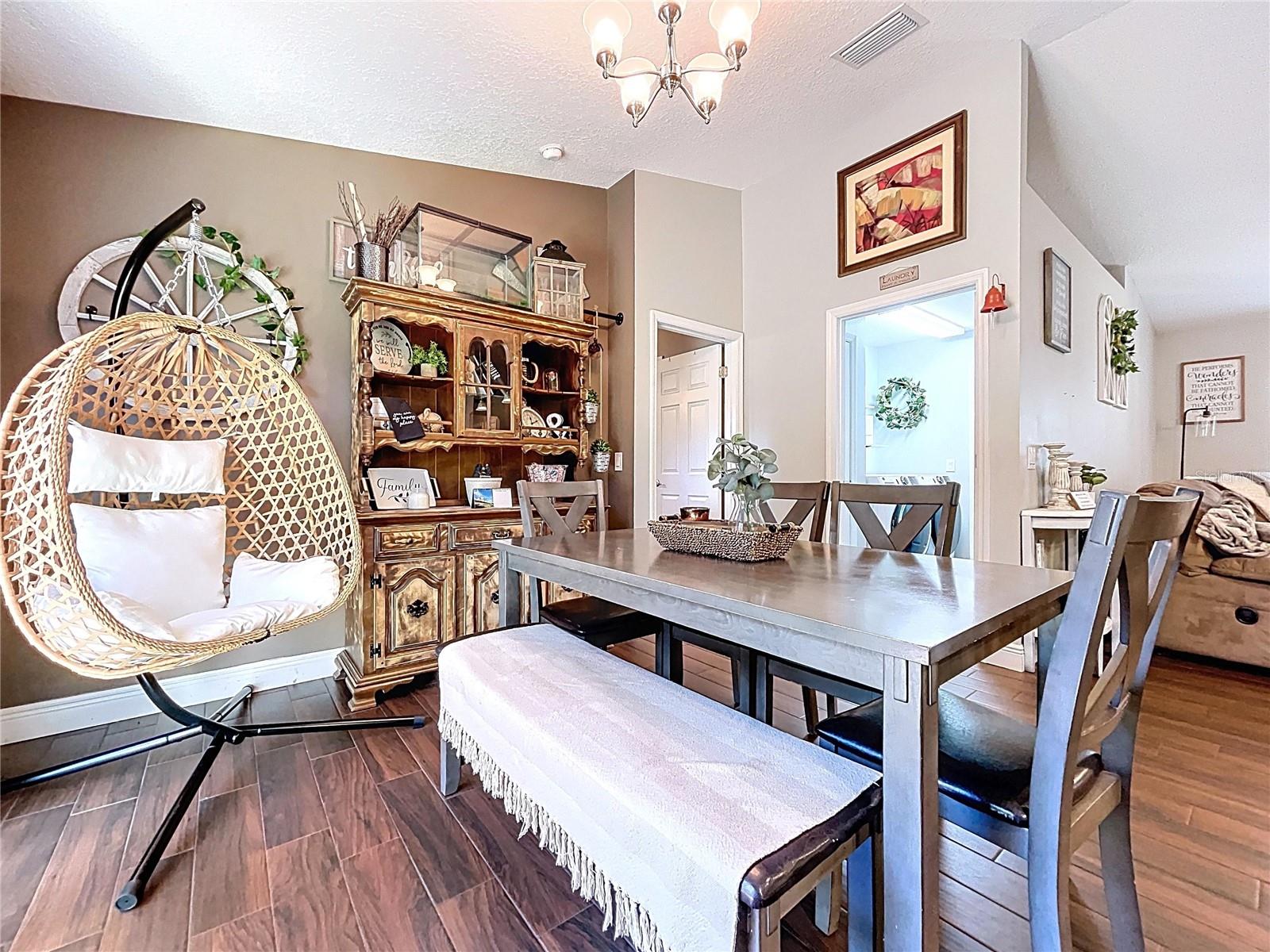 Listing photo id 31 for 9171 Paradisea Drive