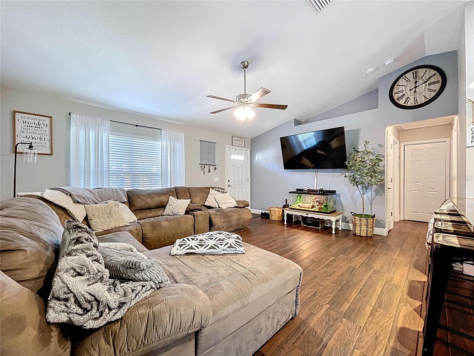 Listing photo id 2 for 9171 Paradisea Drive