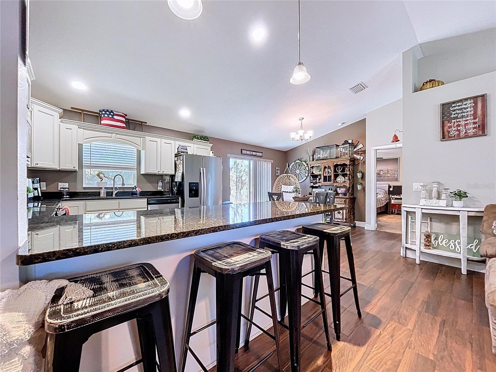 Listing photo id 5 for 9171 Paradisea Drive