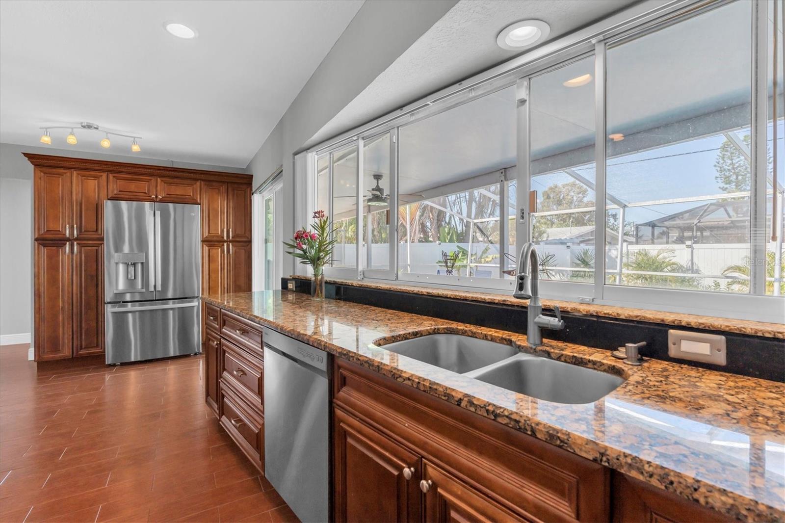 Listing photo id 9 for 4301 50th Terrace S