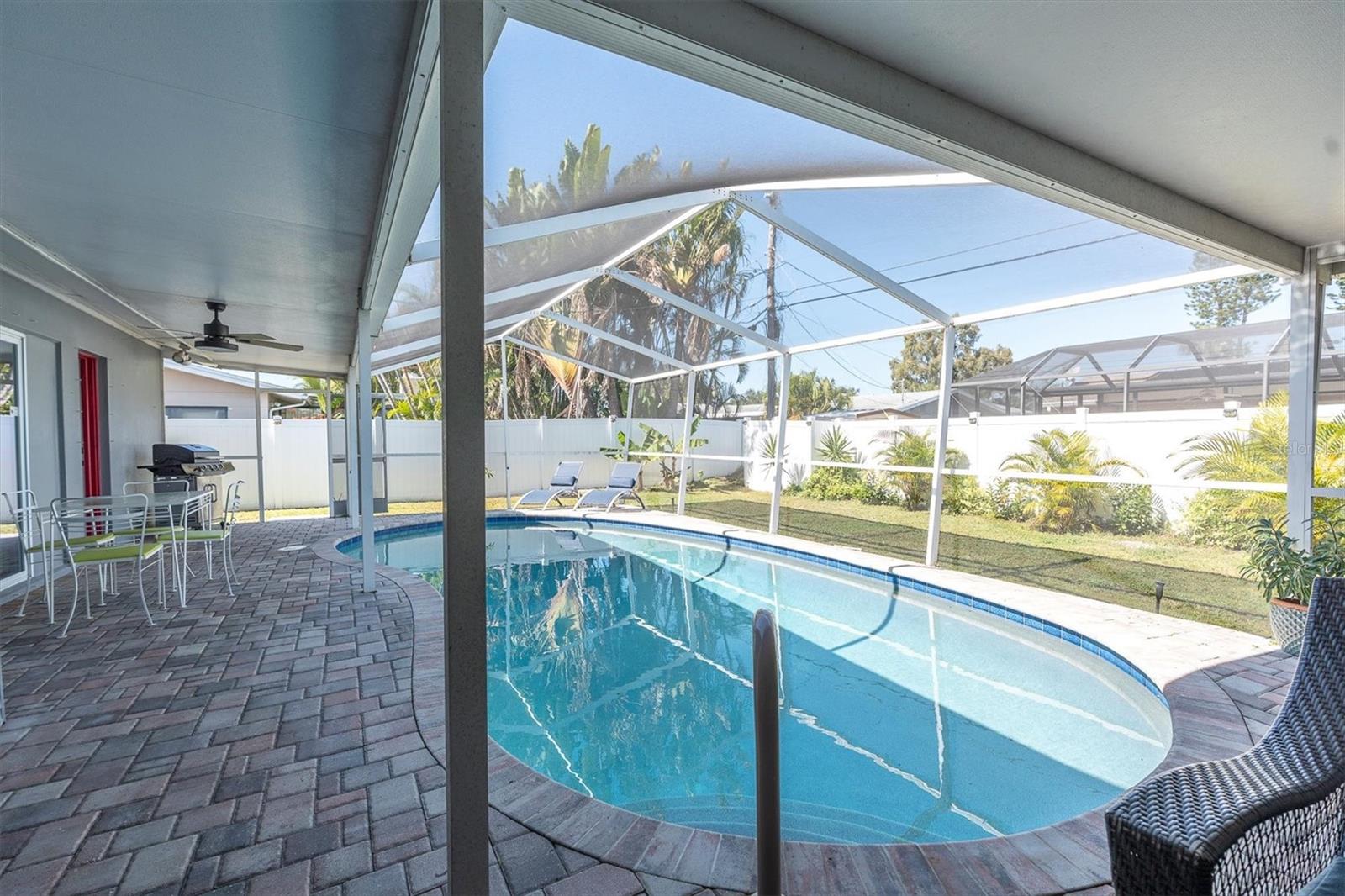 Listing photo id 21 for 4301 50th Terrace S