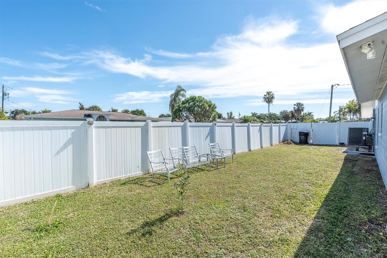 Listing photo id 24 for 4301 50th Terrace S