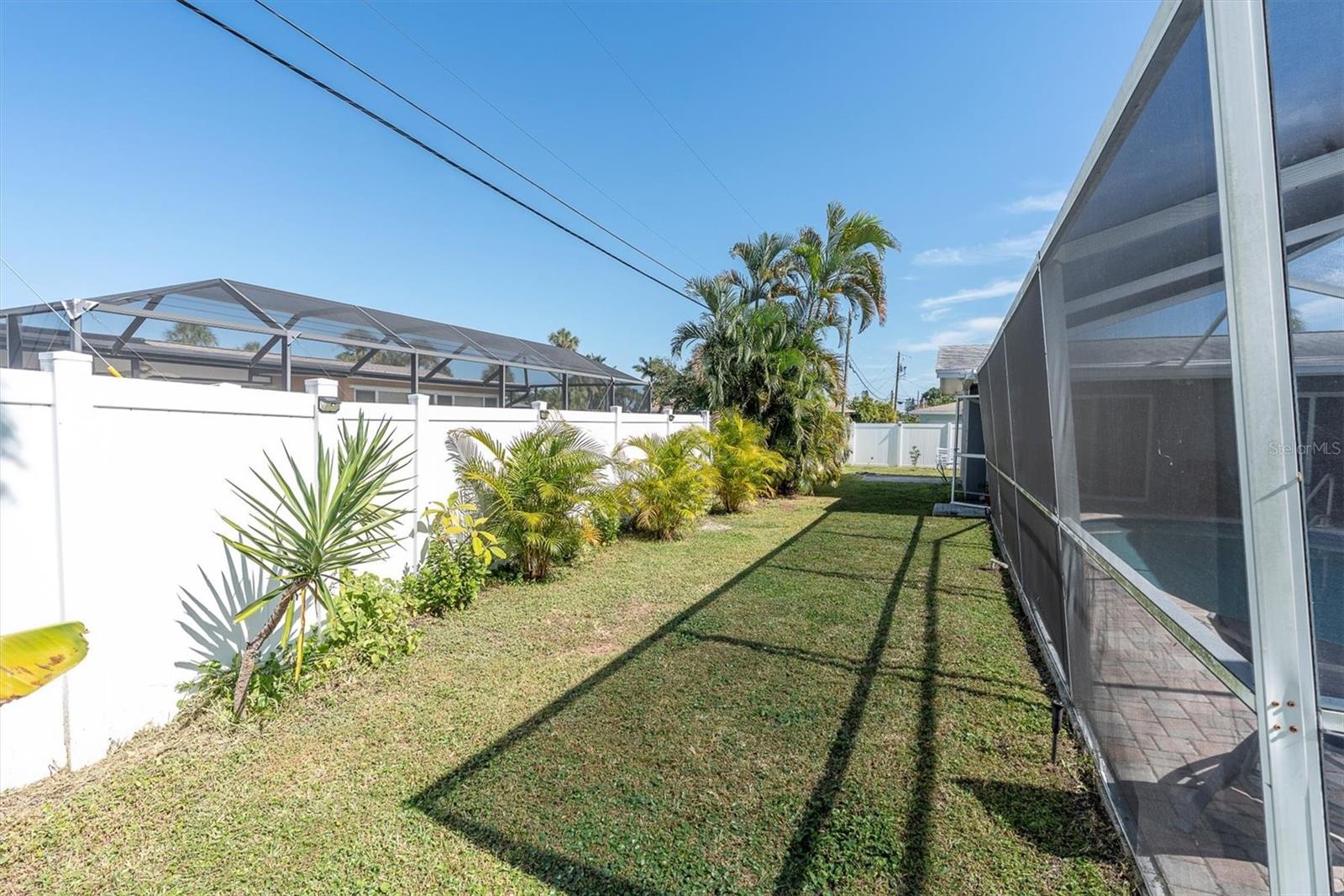 Listing photo id 25 for 4301 50th Terrace S