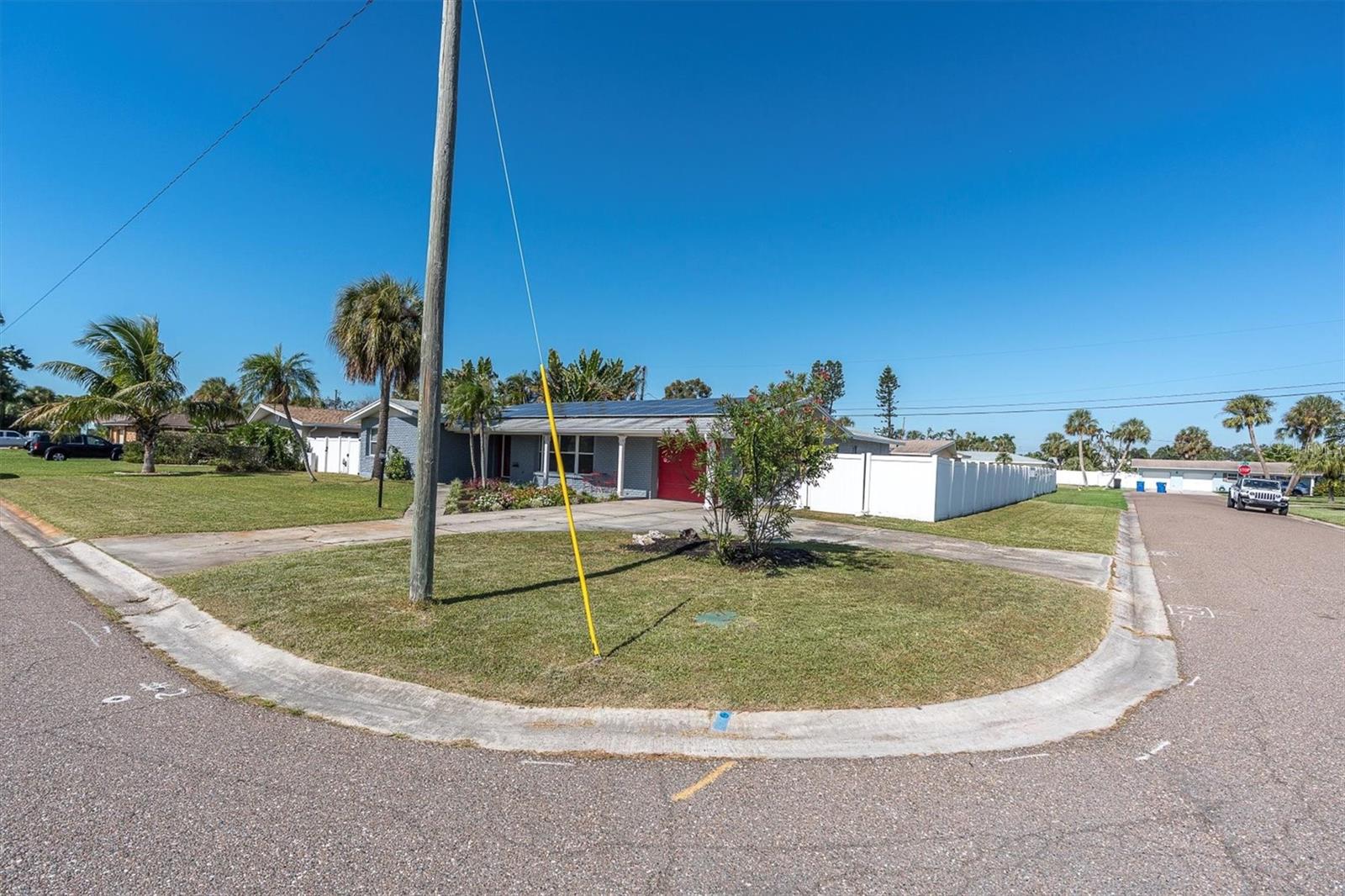 Listing photo id 27 for 4301 50th Terrace S