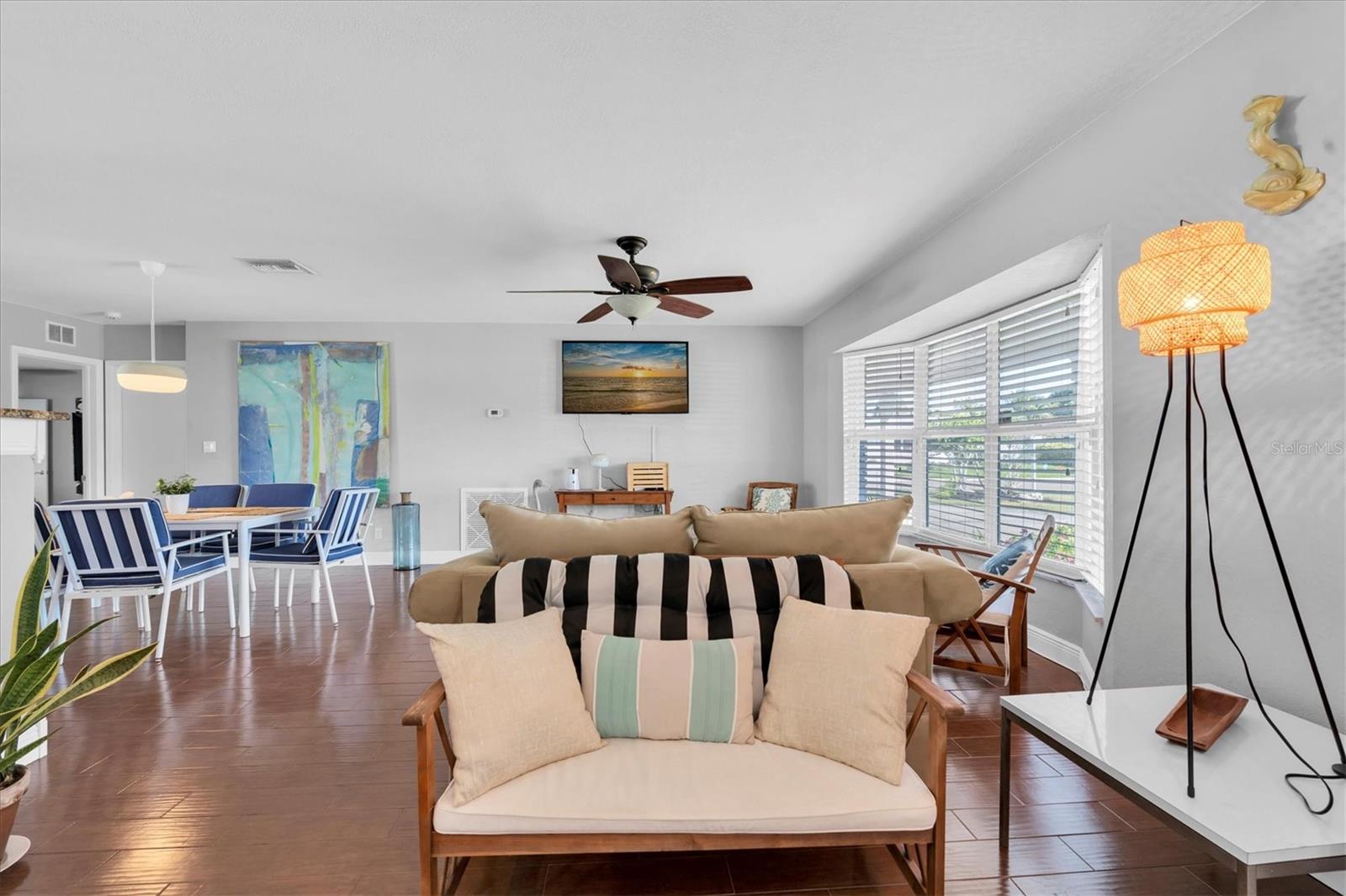 Listing photo id 3 for 4301 50th Terrace S