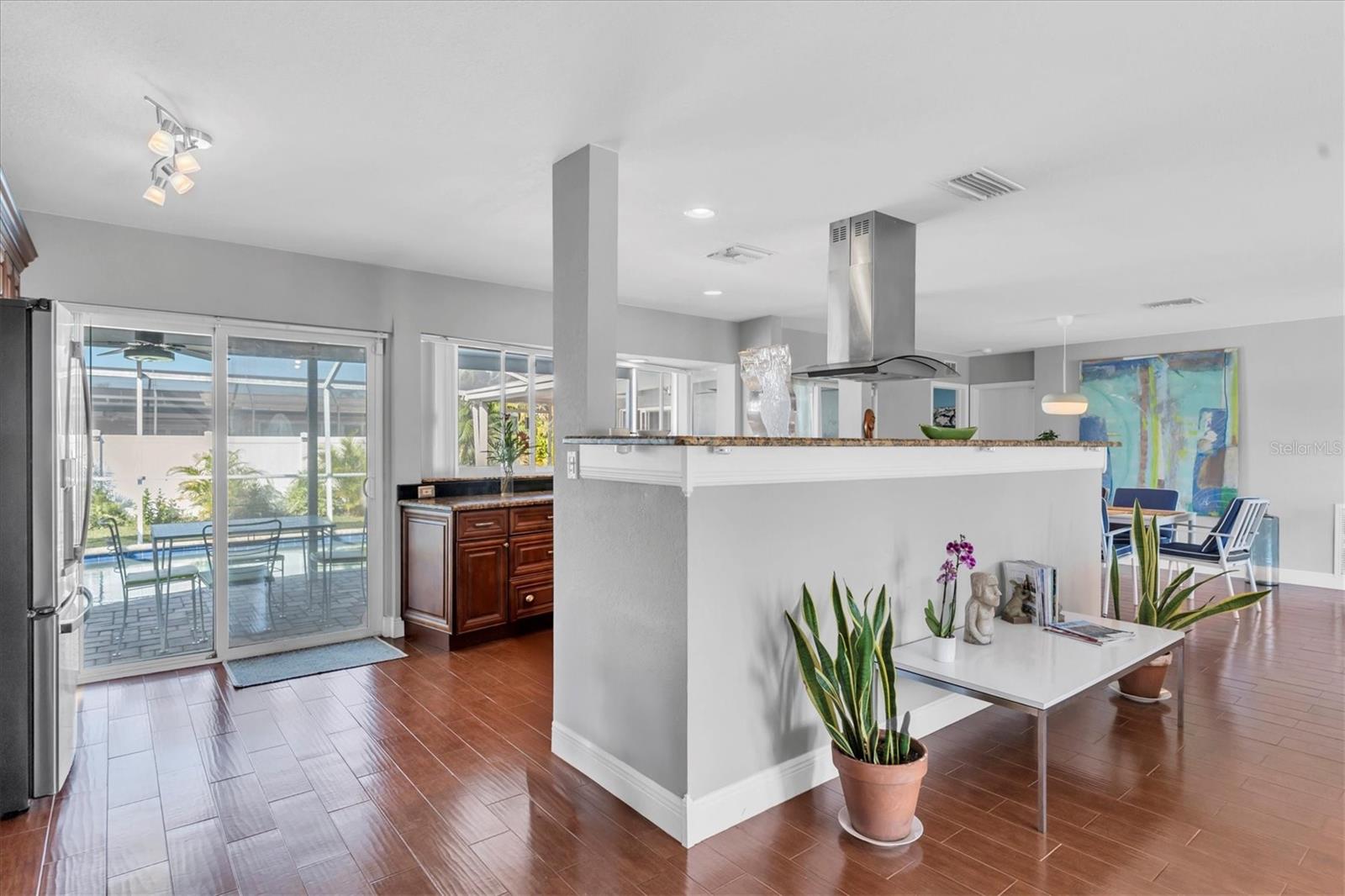 Listing photo id 5 for 4301 50th Terrace S