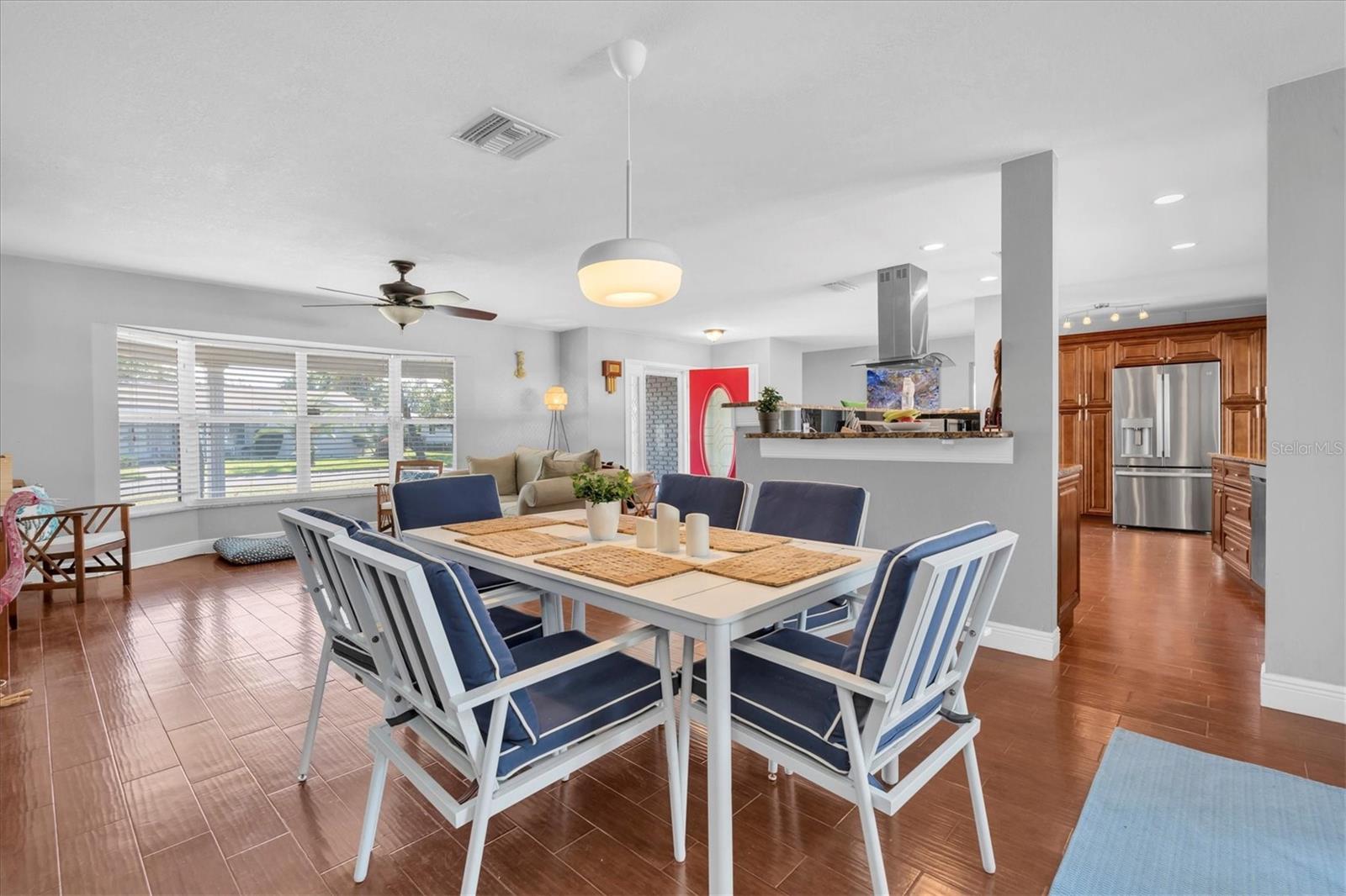 Listing photo id 6 for 4301 50th Terrace S