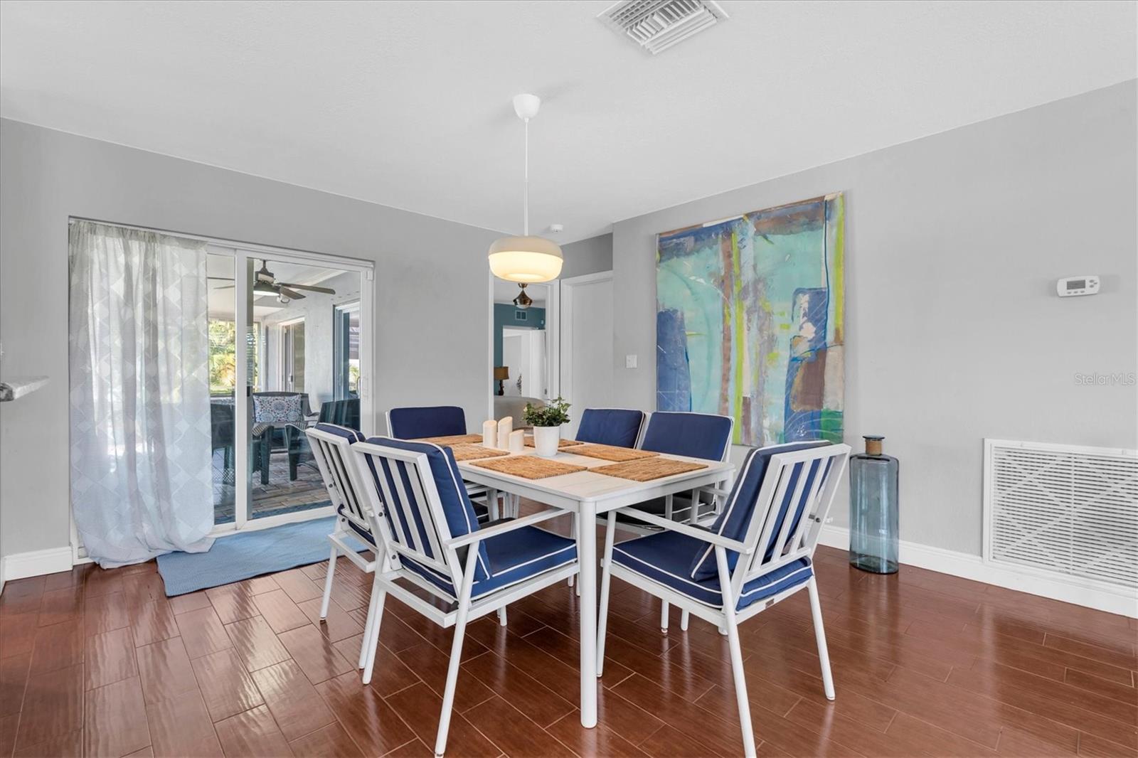 Listing photo id 7 for 4301 50th Terrace S