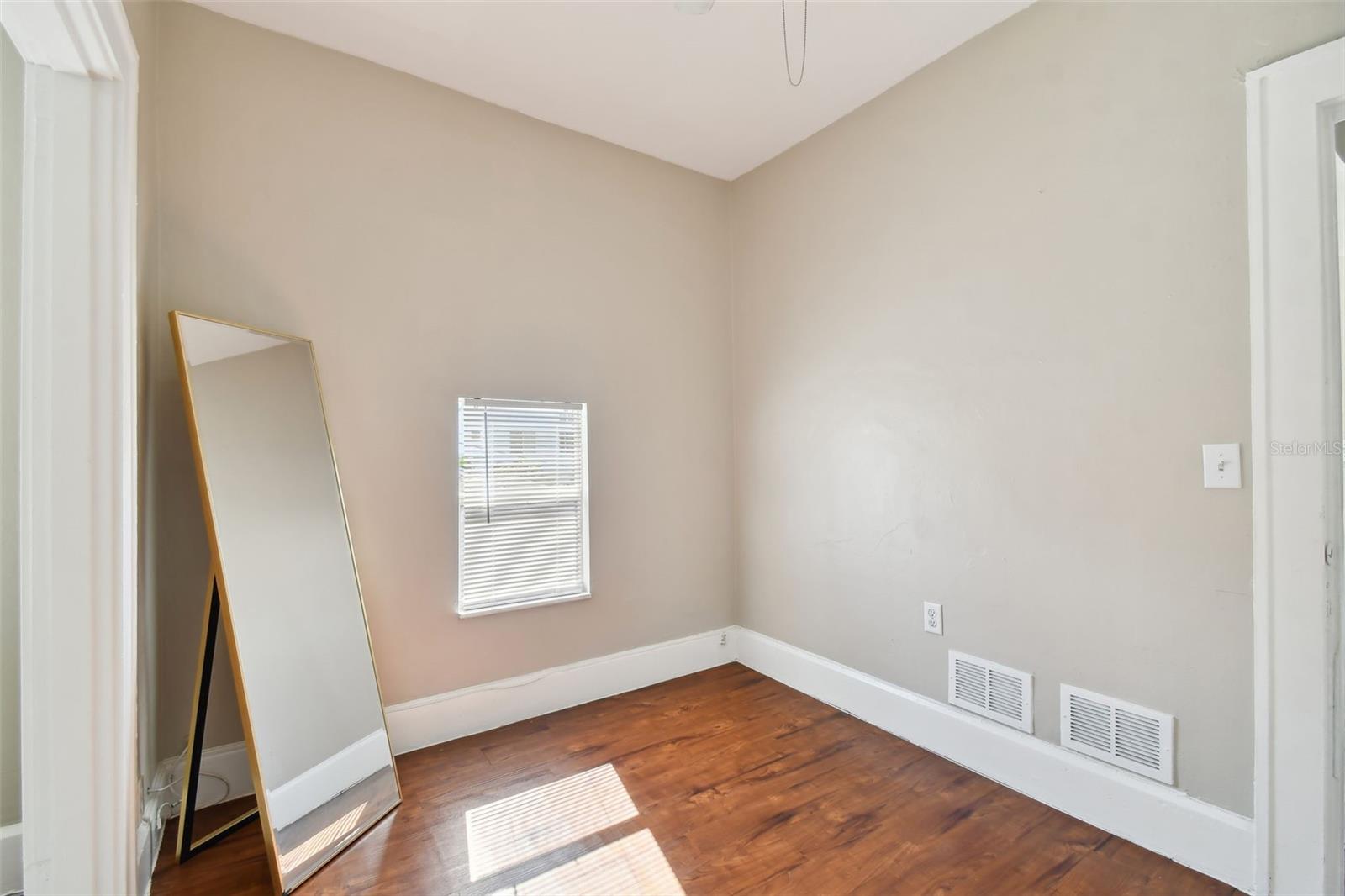 Image 35 of 48 For 2445 2nd Avenue N 4