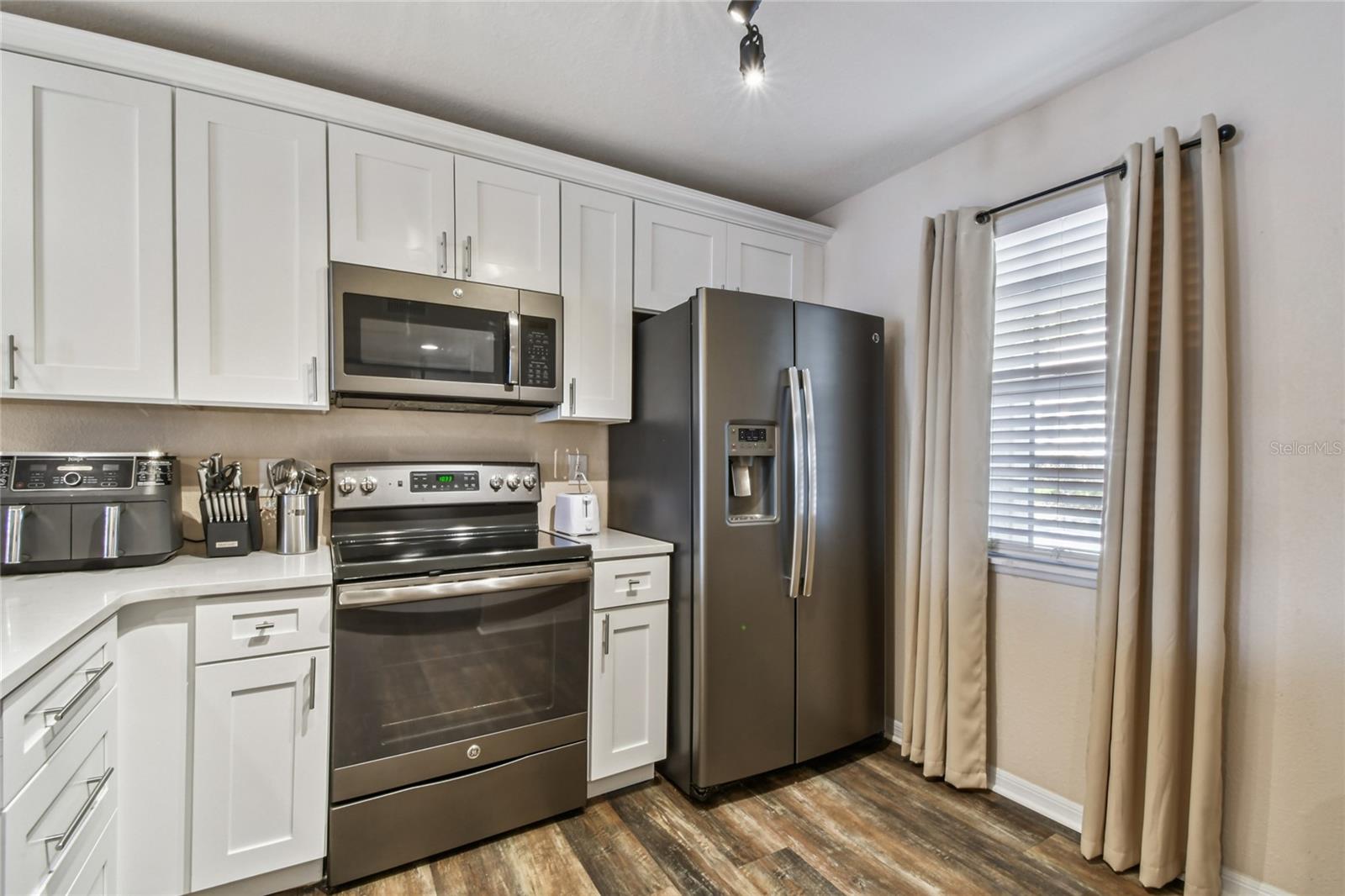 Image 10 of 69 For 6916 Lake Place Court