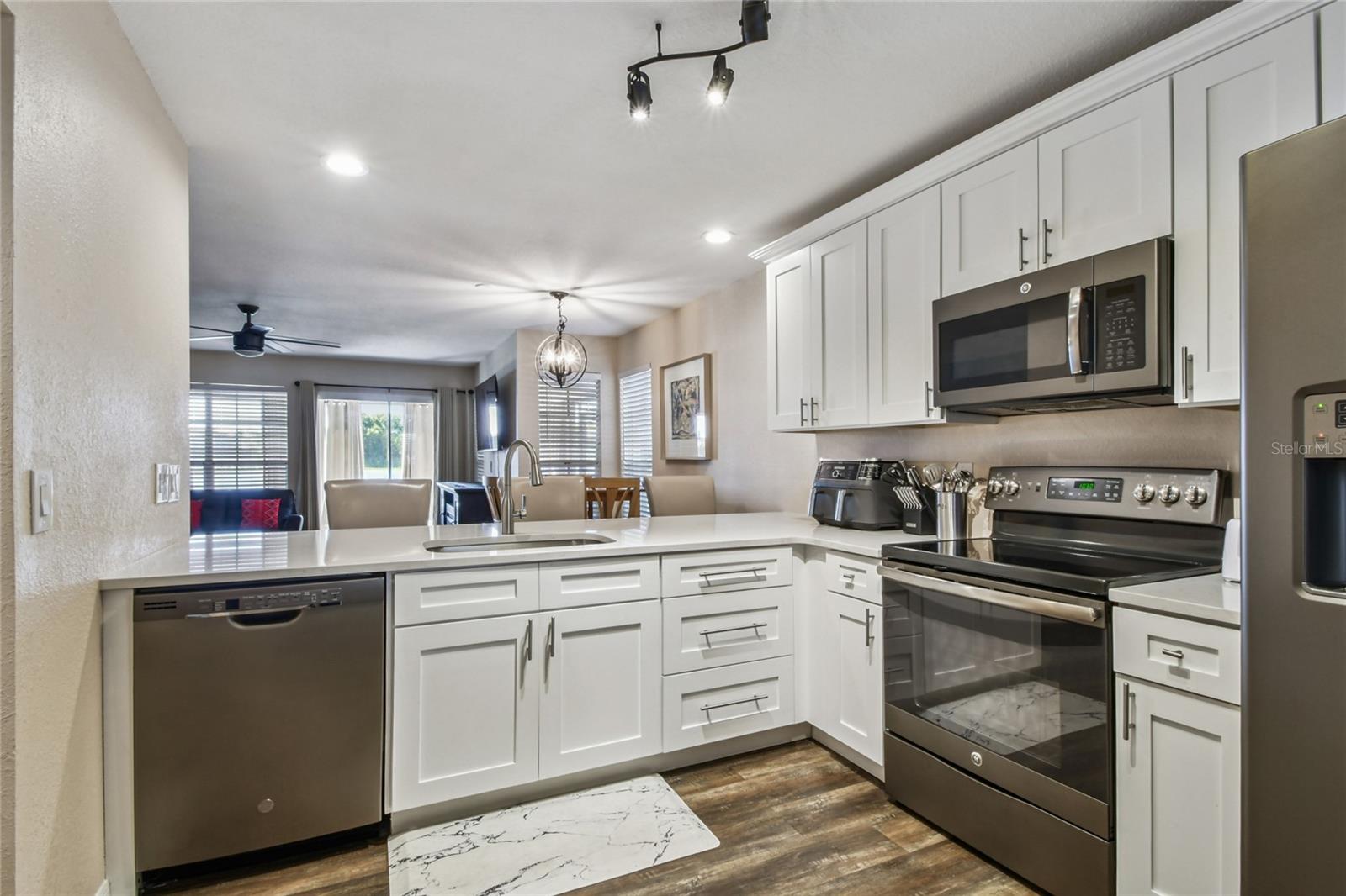 Image 11 of 69 For 6916 Lake Place Court