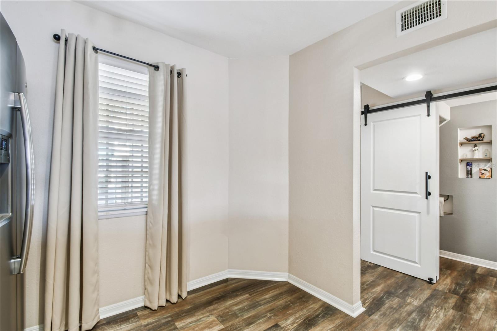 Image 31 of 69 For 6916 Lake Place Court