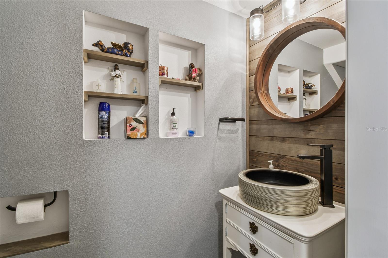 Image 33 of 69 For 6916 Lake Place Court