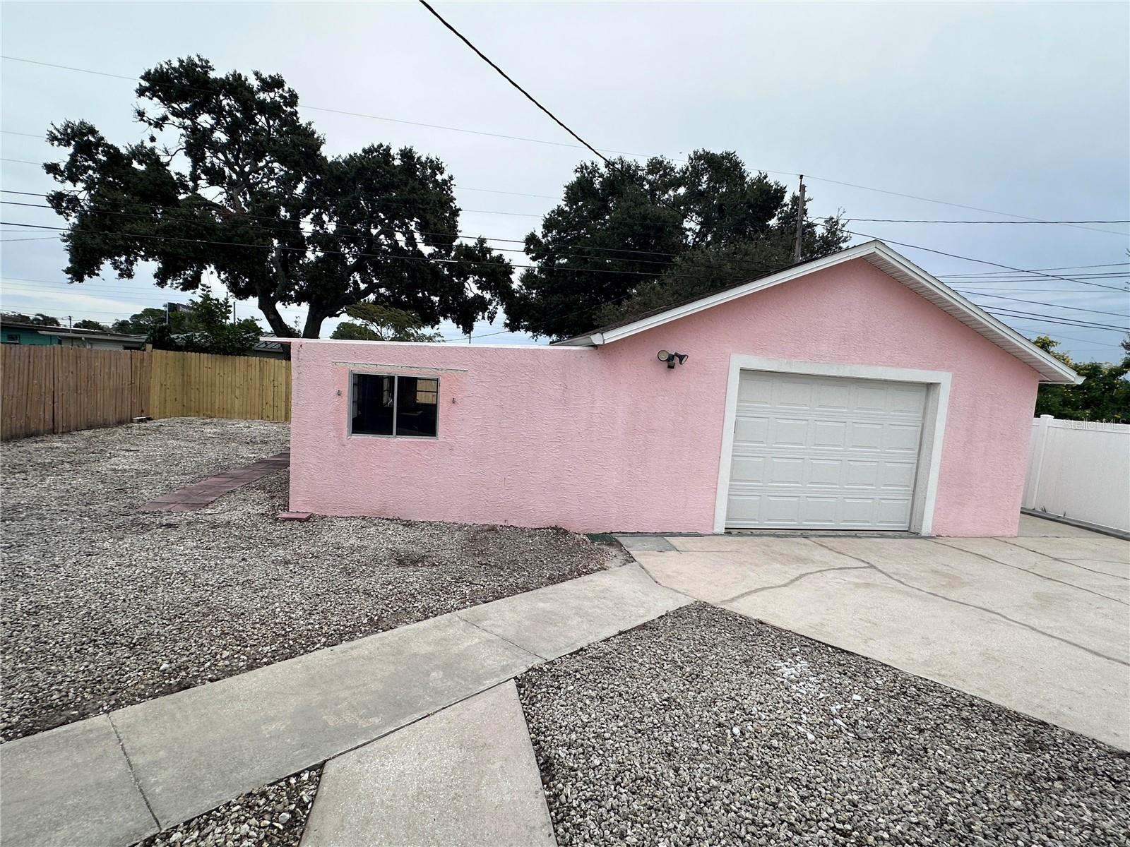 Image 21 of 26 For 10659 108th Street