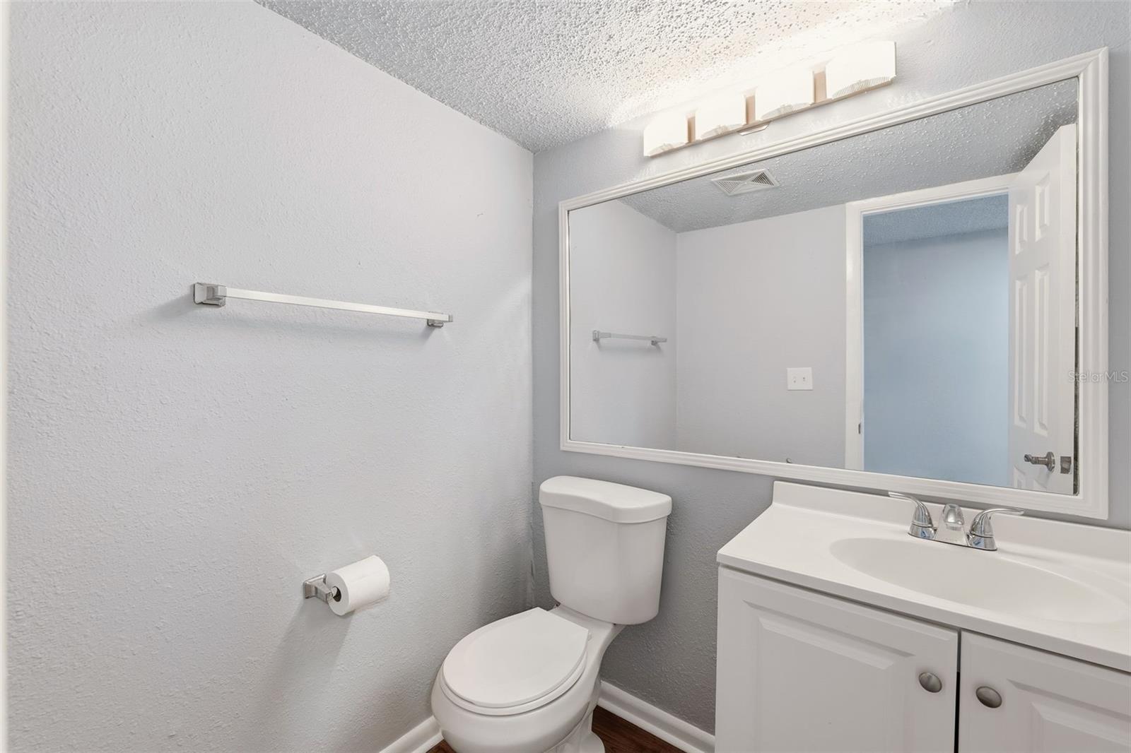 Image 15 of 31 For 6321 Newtown Circle 21b7