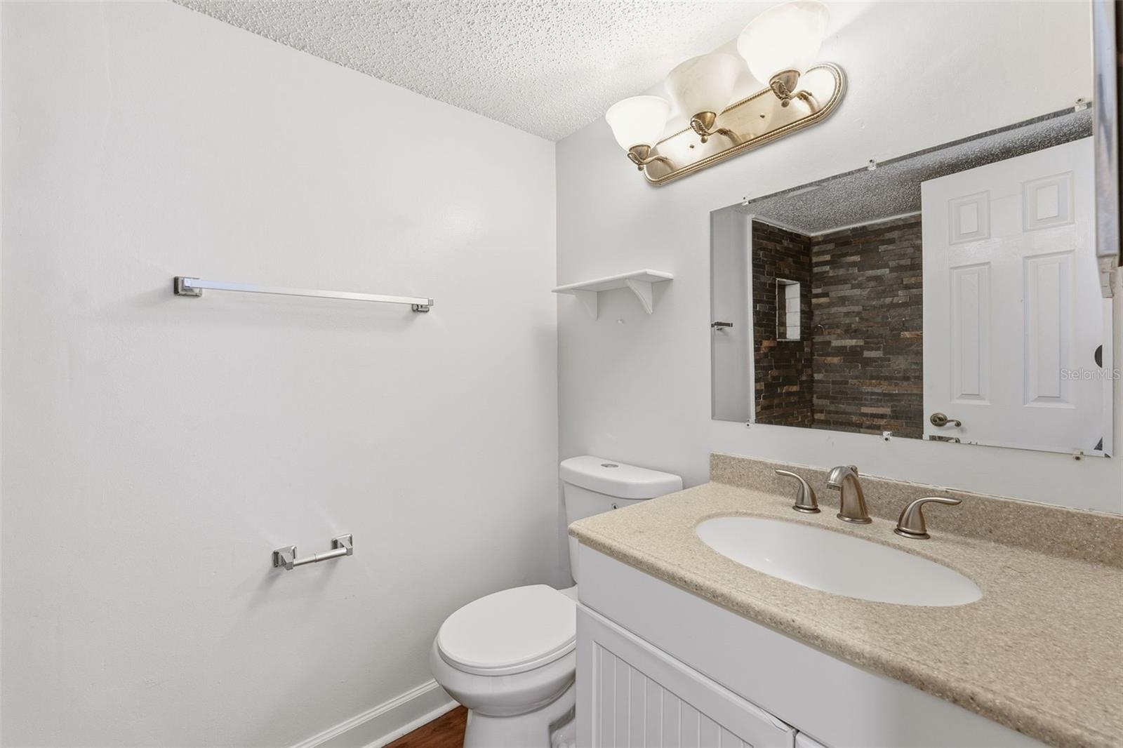 Image 21 of 31 For 6321 Newtown Circle 21b7