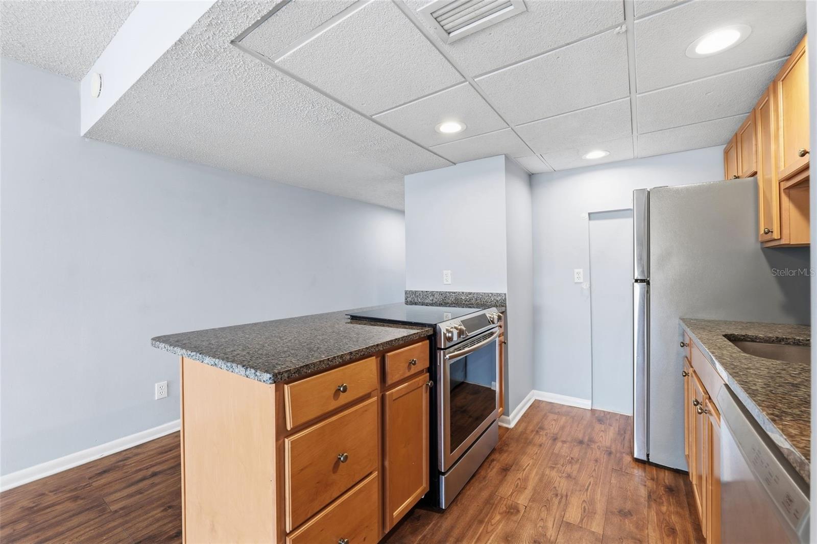 Image 6 of 31 For 6321 Newtown Circle 21b7