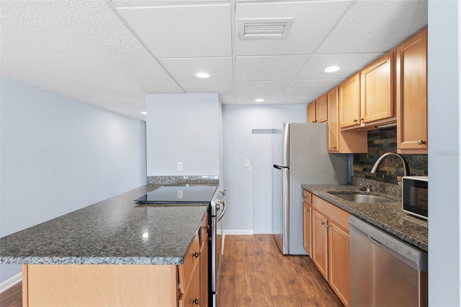 Image 7 of 31 For 6321 Newtown Circle 21b7