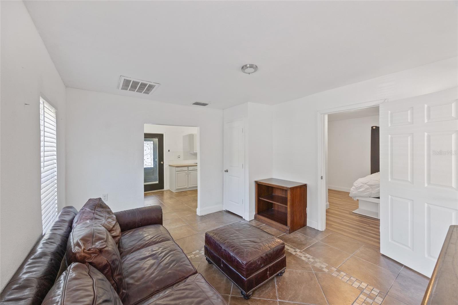 Image 4 of 22 For 1104 Alsobrook Street