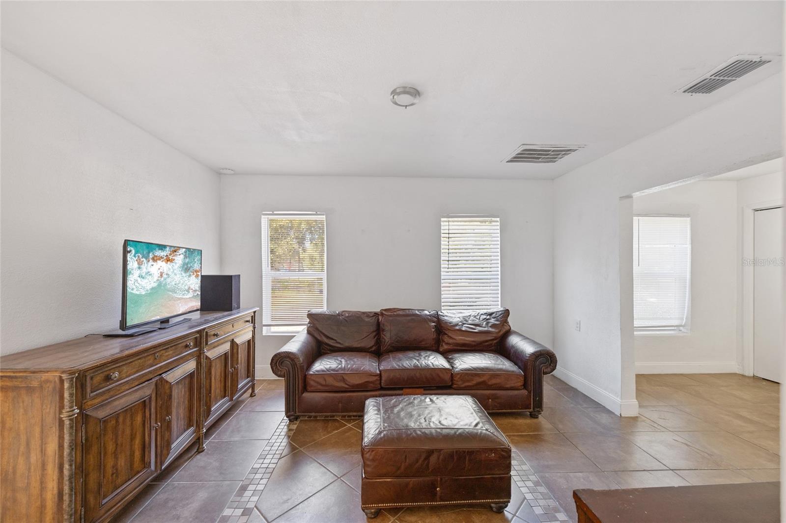 Image 5 of 22 For 1104 Alsobrook Street