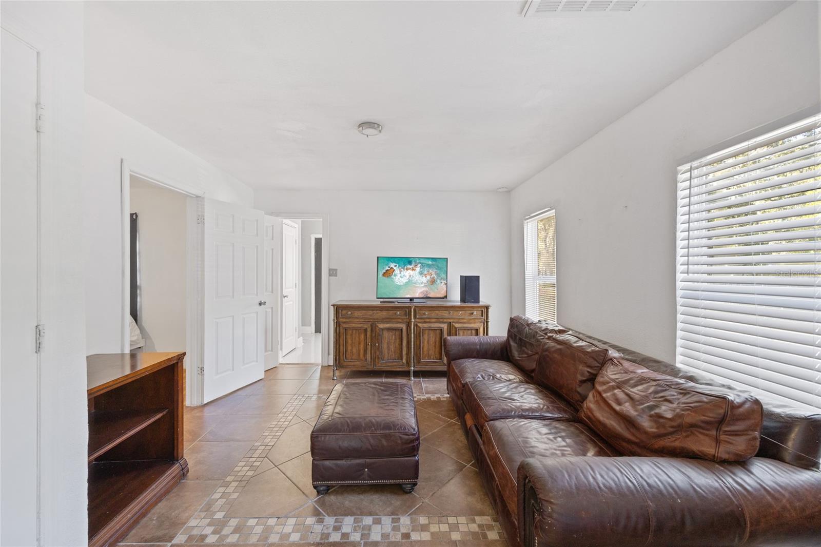 Image 6 of 22 For 1104 Alsobrook Street