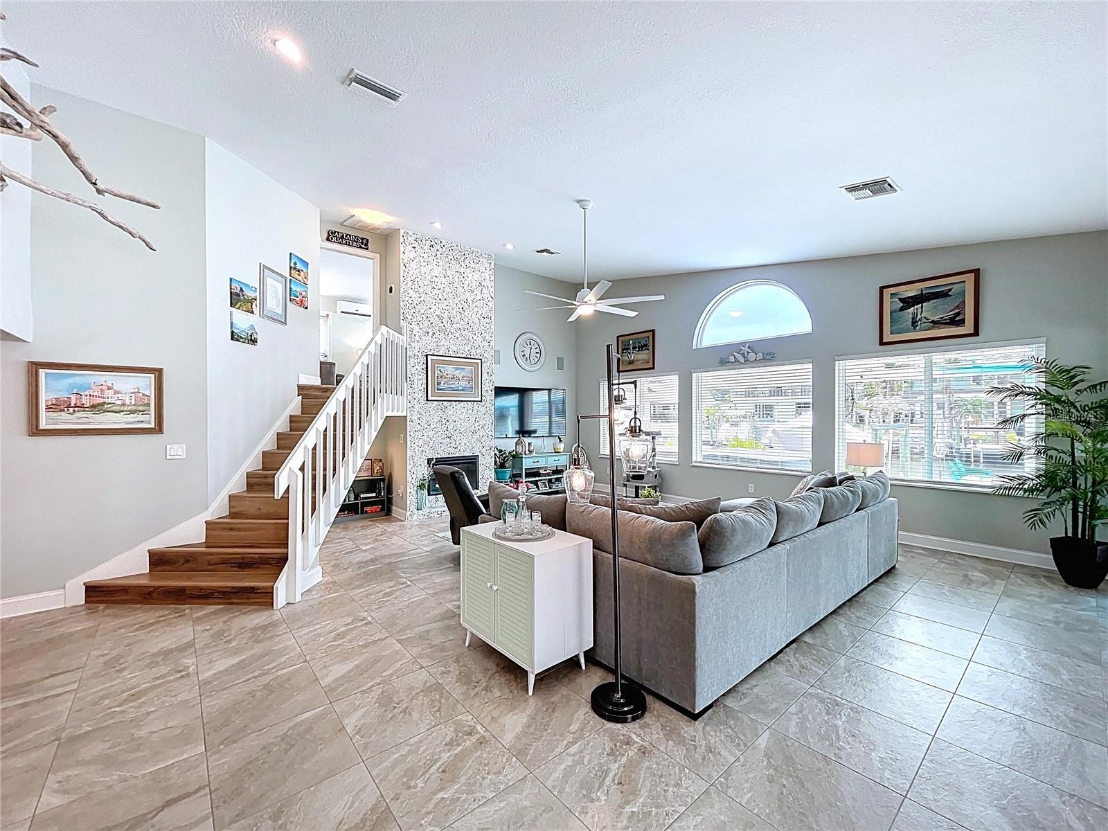 Image 14 of 71 For 386 Westwinds Drive