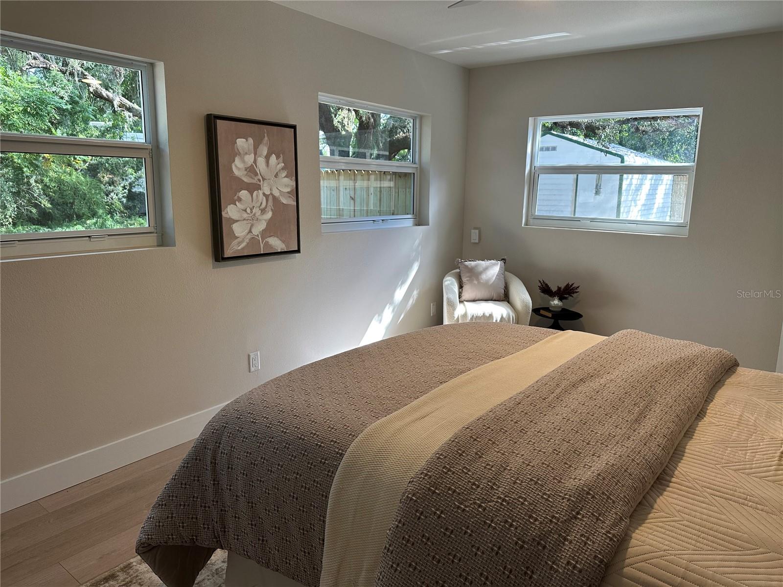 Listing photo id 9 for 2001 Powhatan Avenue