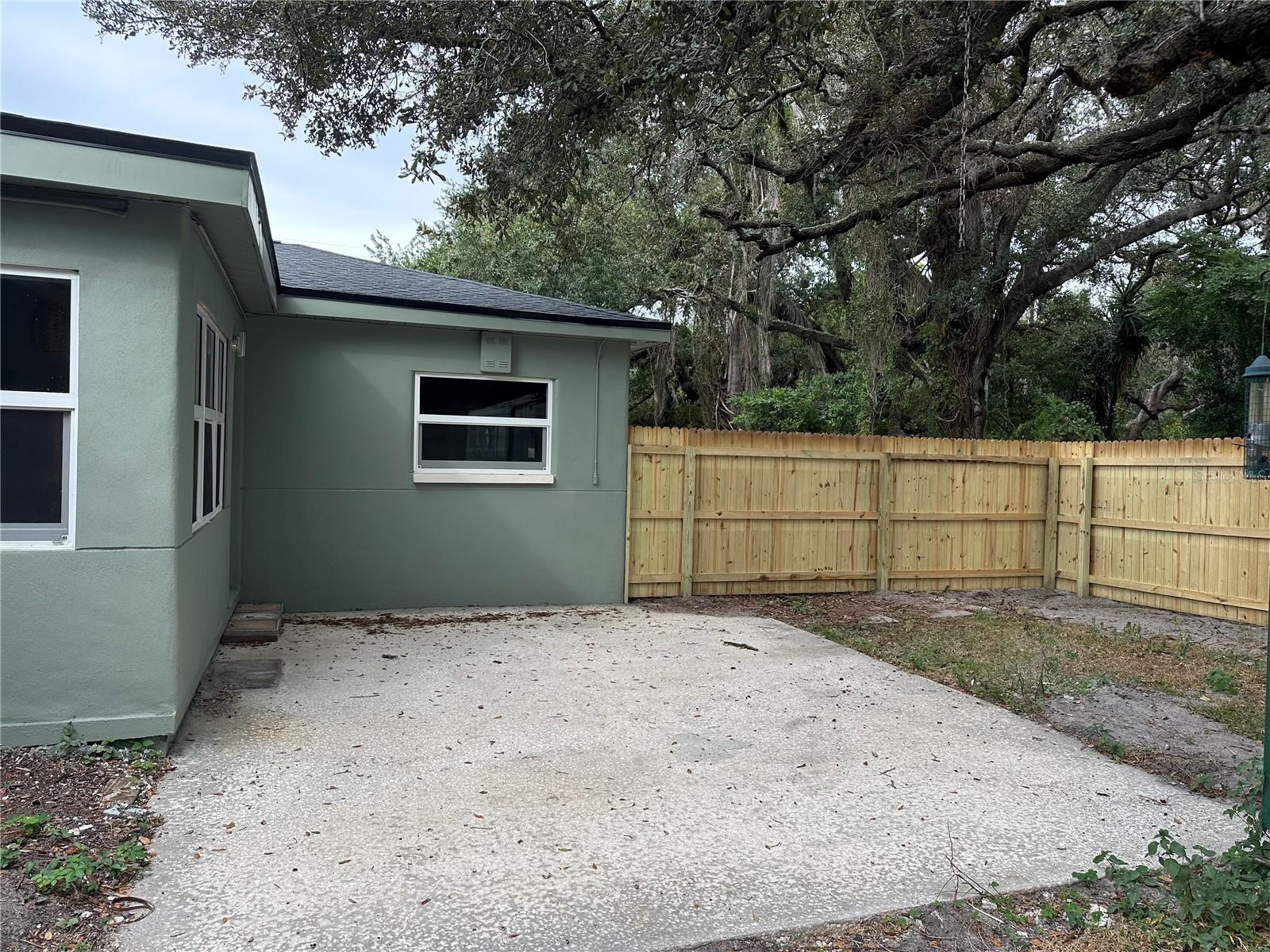 Listing photo id 16 for 2001 Powhatan Avenue