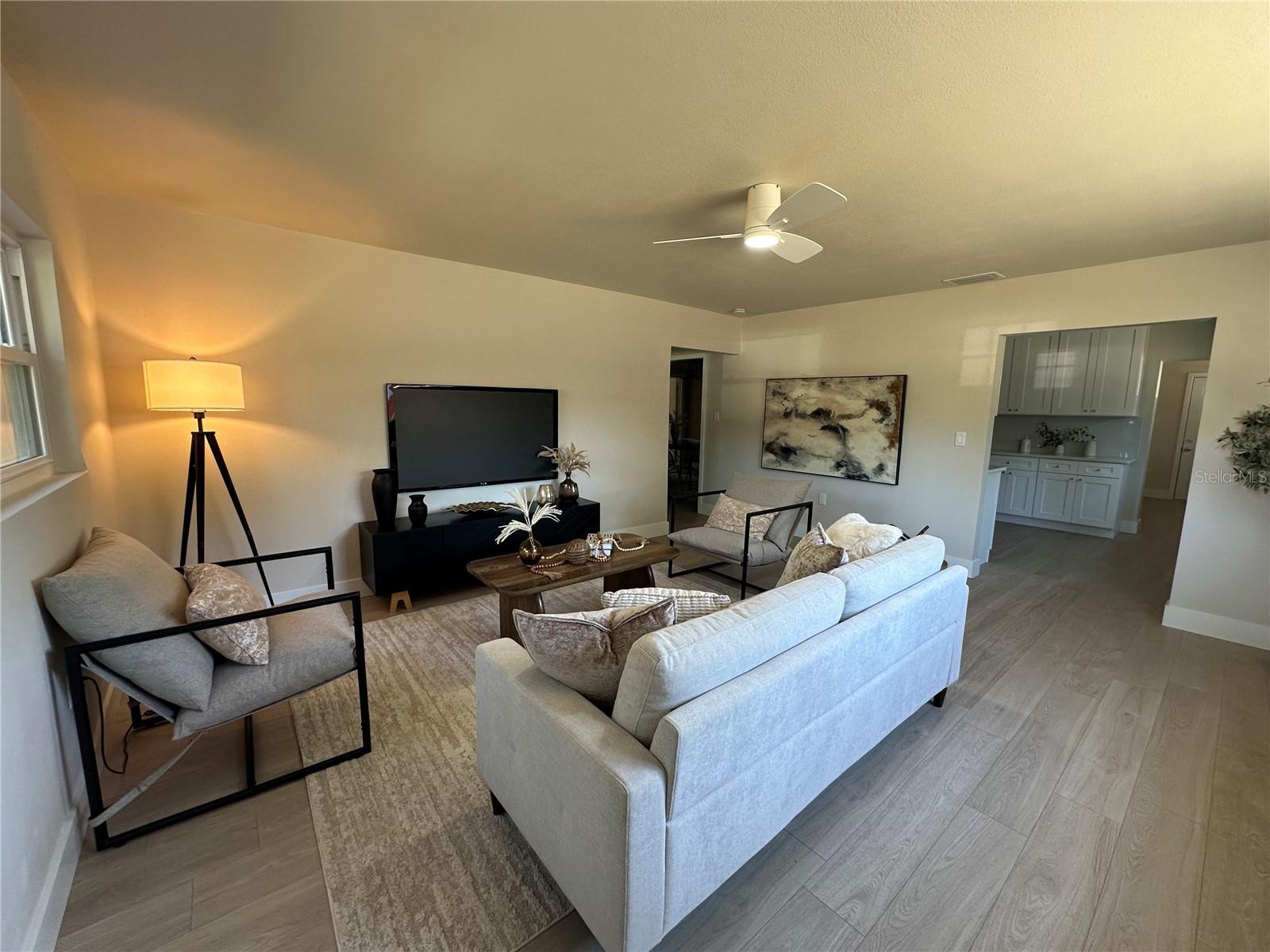 Listing photo id 0 for 2001 Powhatan Avenue