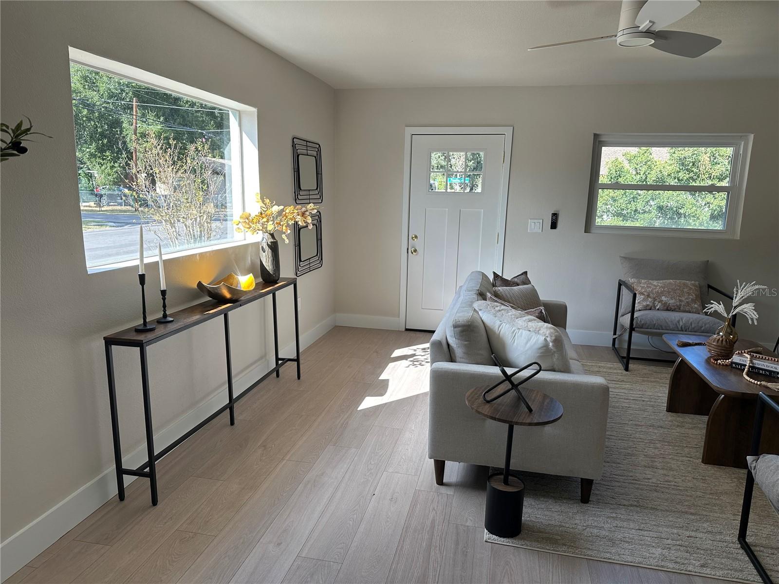 Listing photo id 2 for 2001 Powhatan Avenue