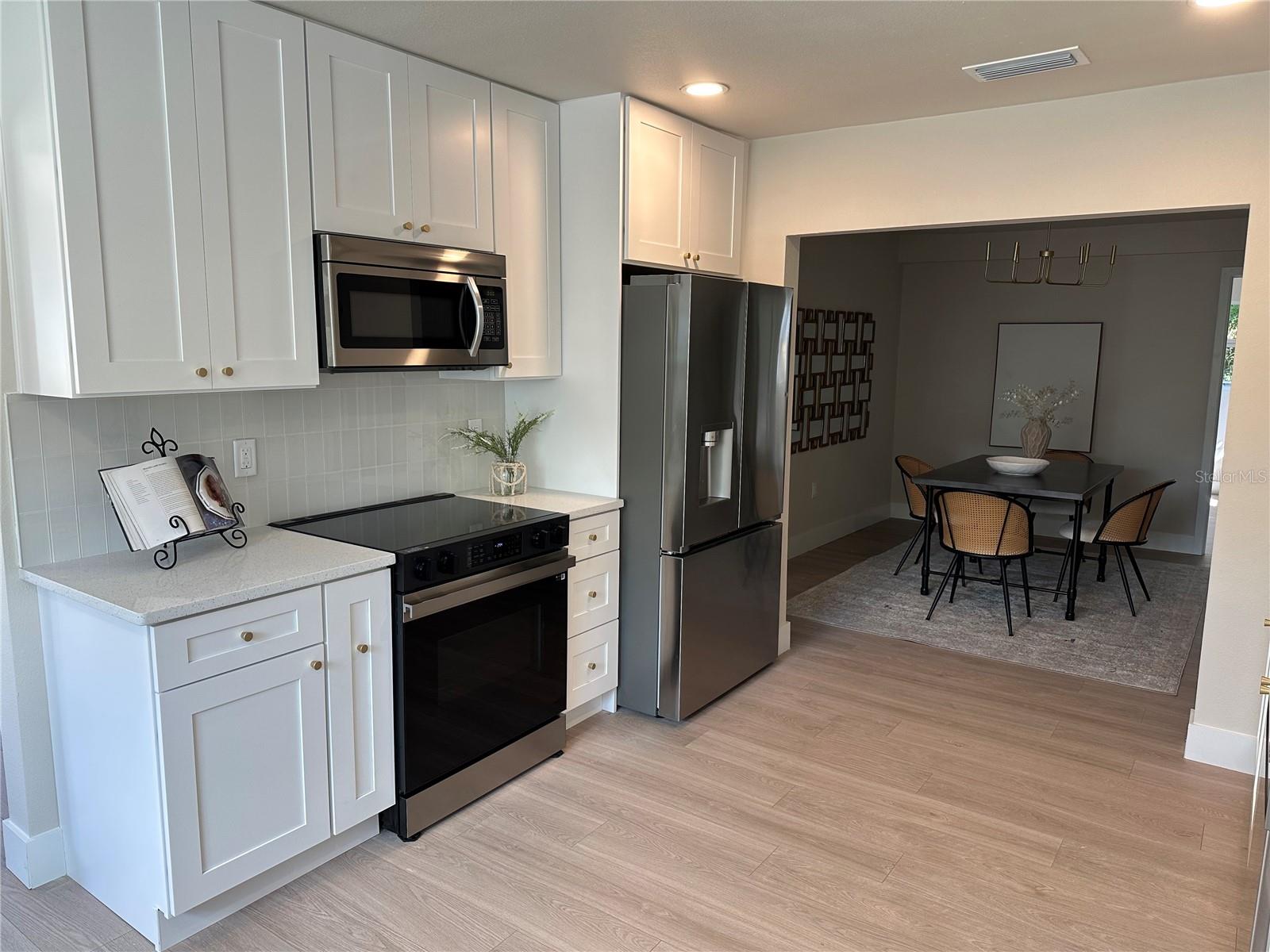 Listing photo id 6 for 2001 Powhatan Avenue