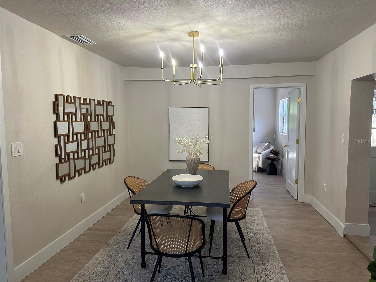 Listing photo id 7 for 2001 Powhatan Avenue