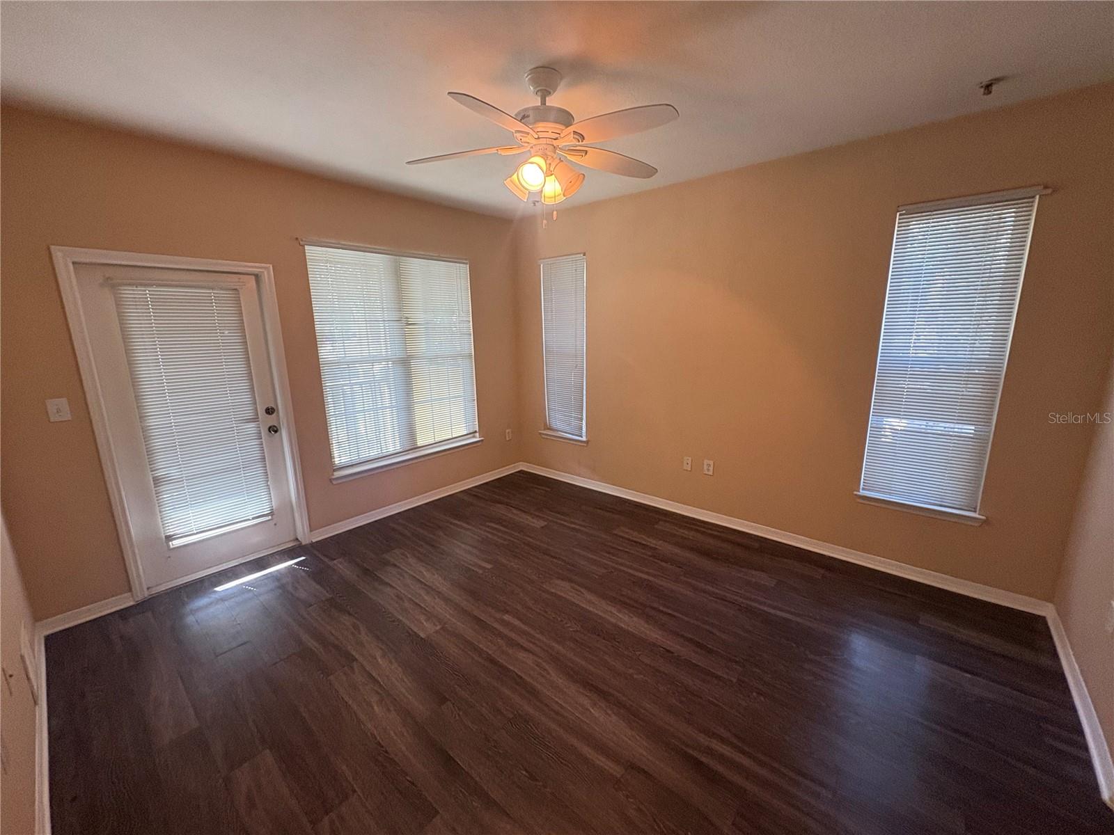 Image 15 of 25 For 10029 Courtney Palms Boulevard 201