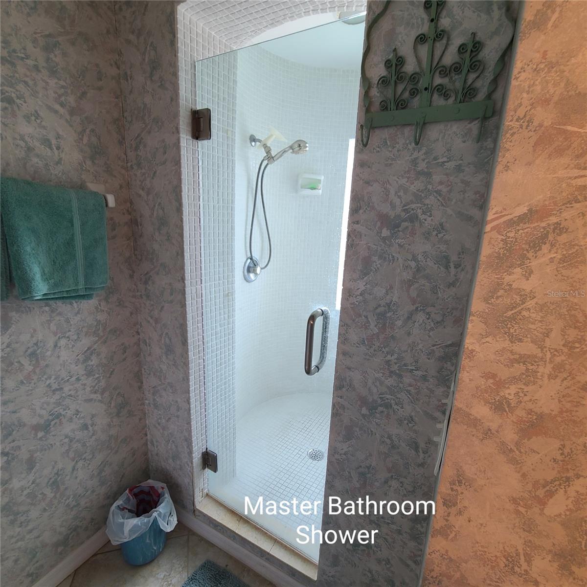 Image 30 of 68 For 220 Buttonwood Circle 220