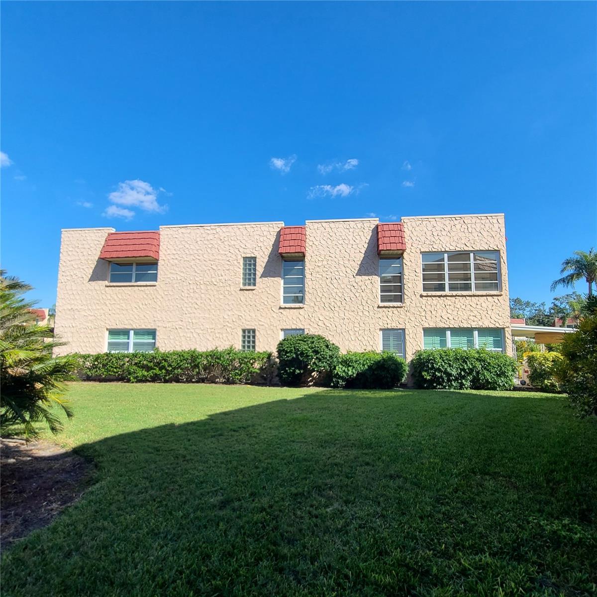 Image 49 of 68 For 220 Buttonwood Circle 220