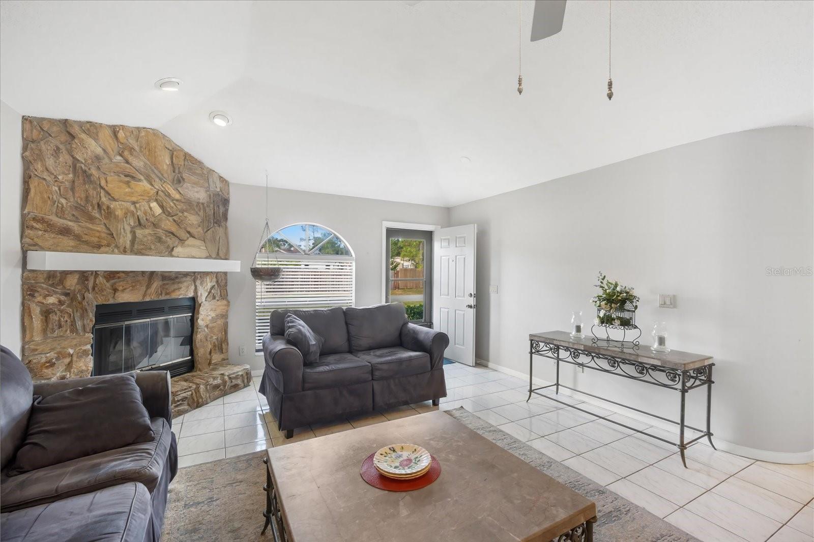 Image 4 of 20 For 23215 Club Villas Drive