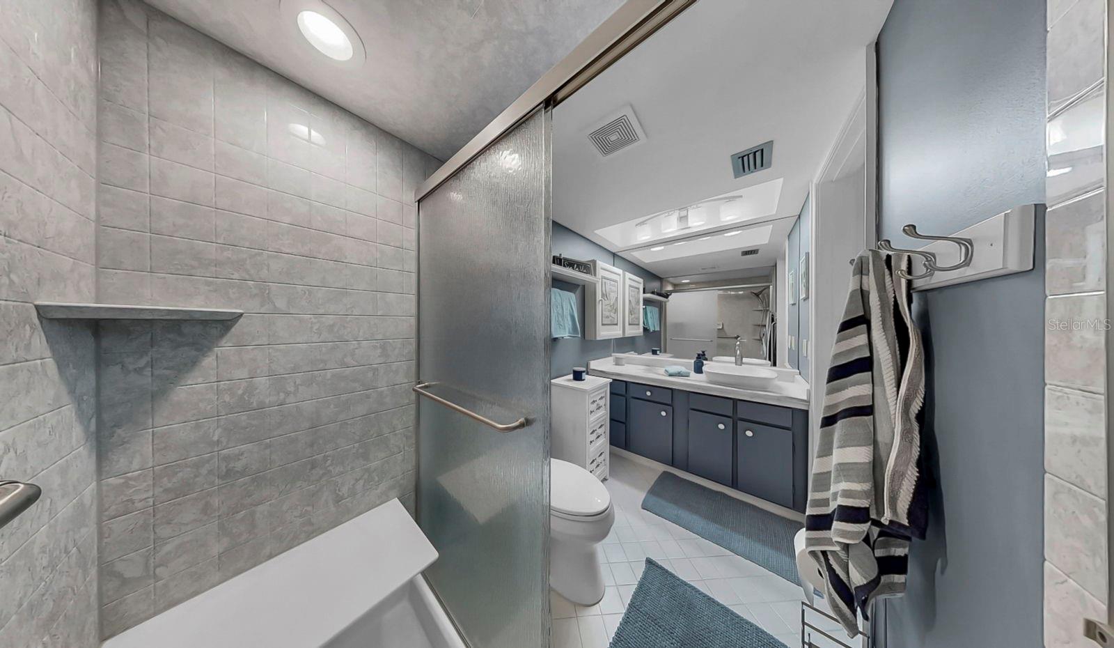 Image 18 of 42 For 5220 Brittany Drive S 603