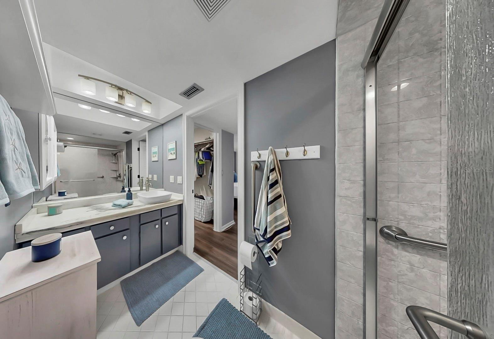 Image 19 of 42 For 5220 Brittany Drive S 603