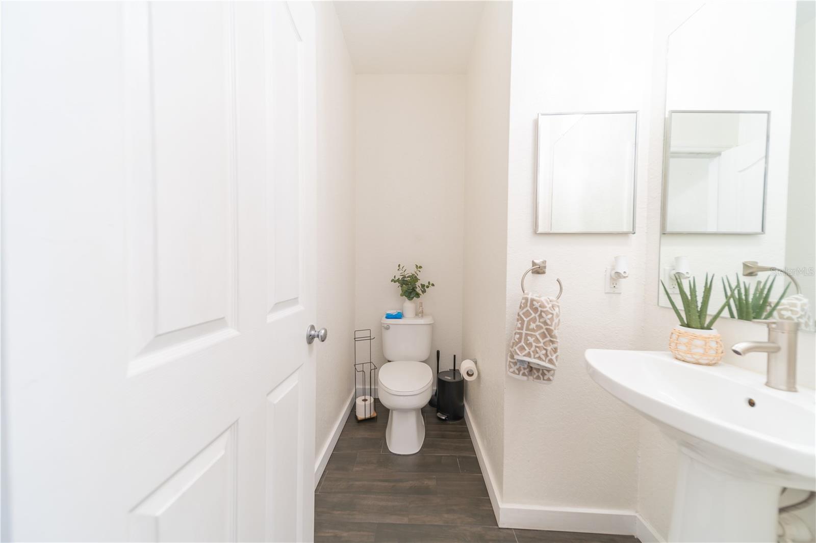 Image 13 of 34 For 6133 Metrowest Boulevard 105