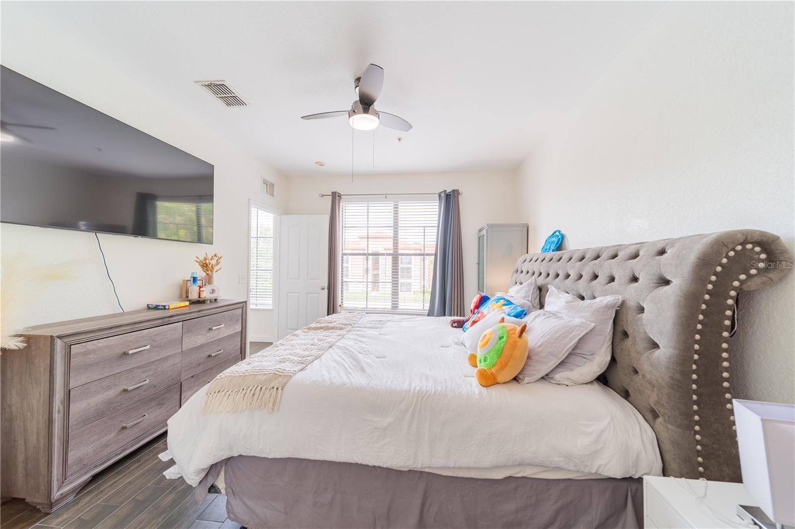 Image 21 of 34 For 6133 Metrowest Boulevard 105