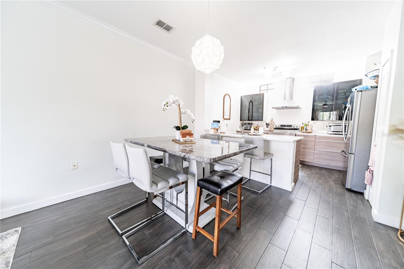 Image 6 of 34 For 6133 Metrowest Boulevard 105