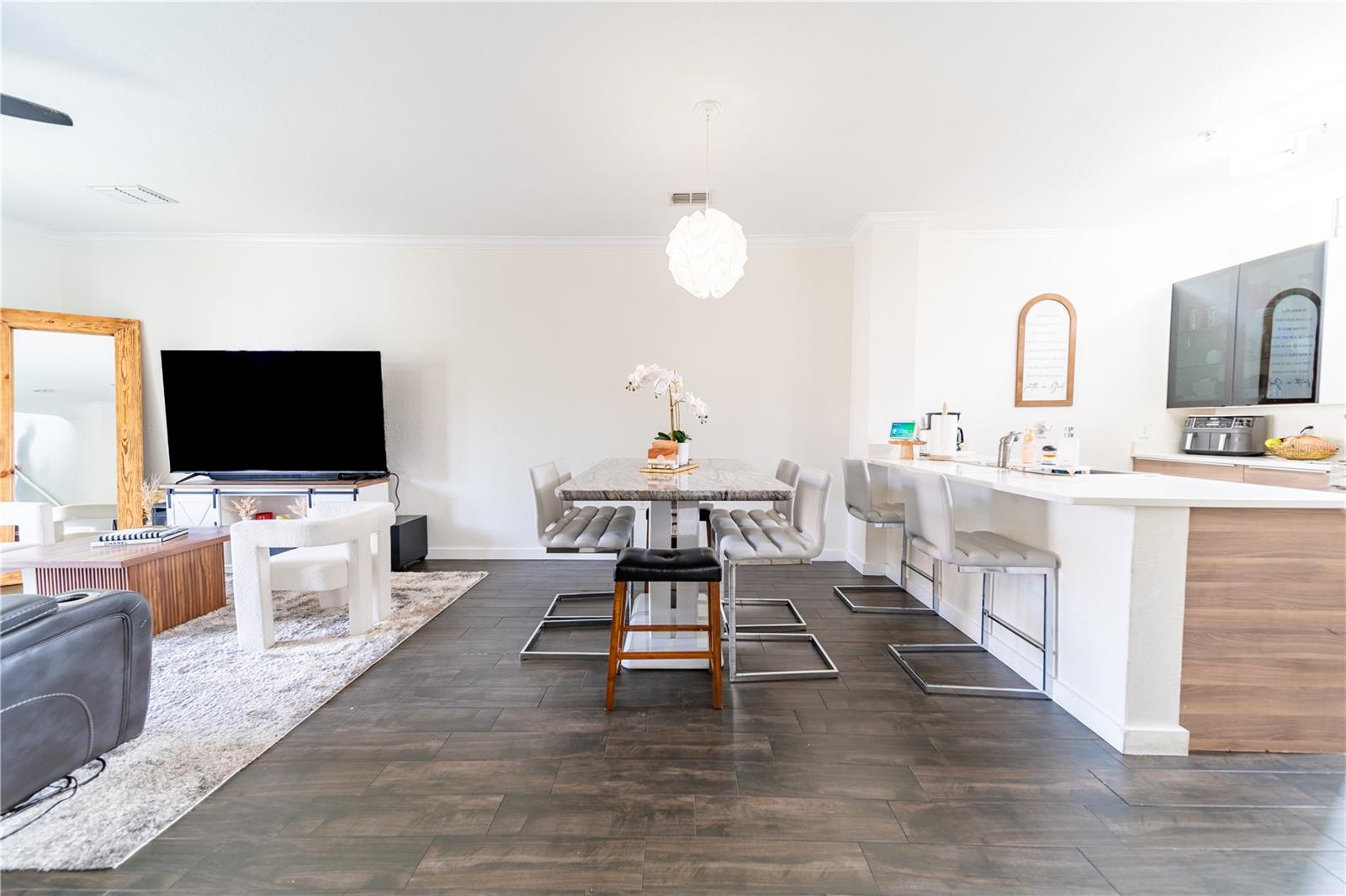 Image 7 of 34 For 6133 Metrowest Boulevard 105