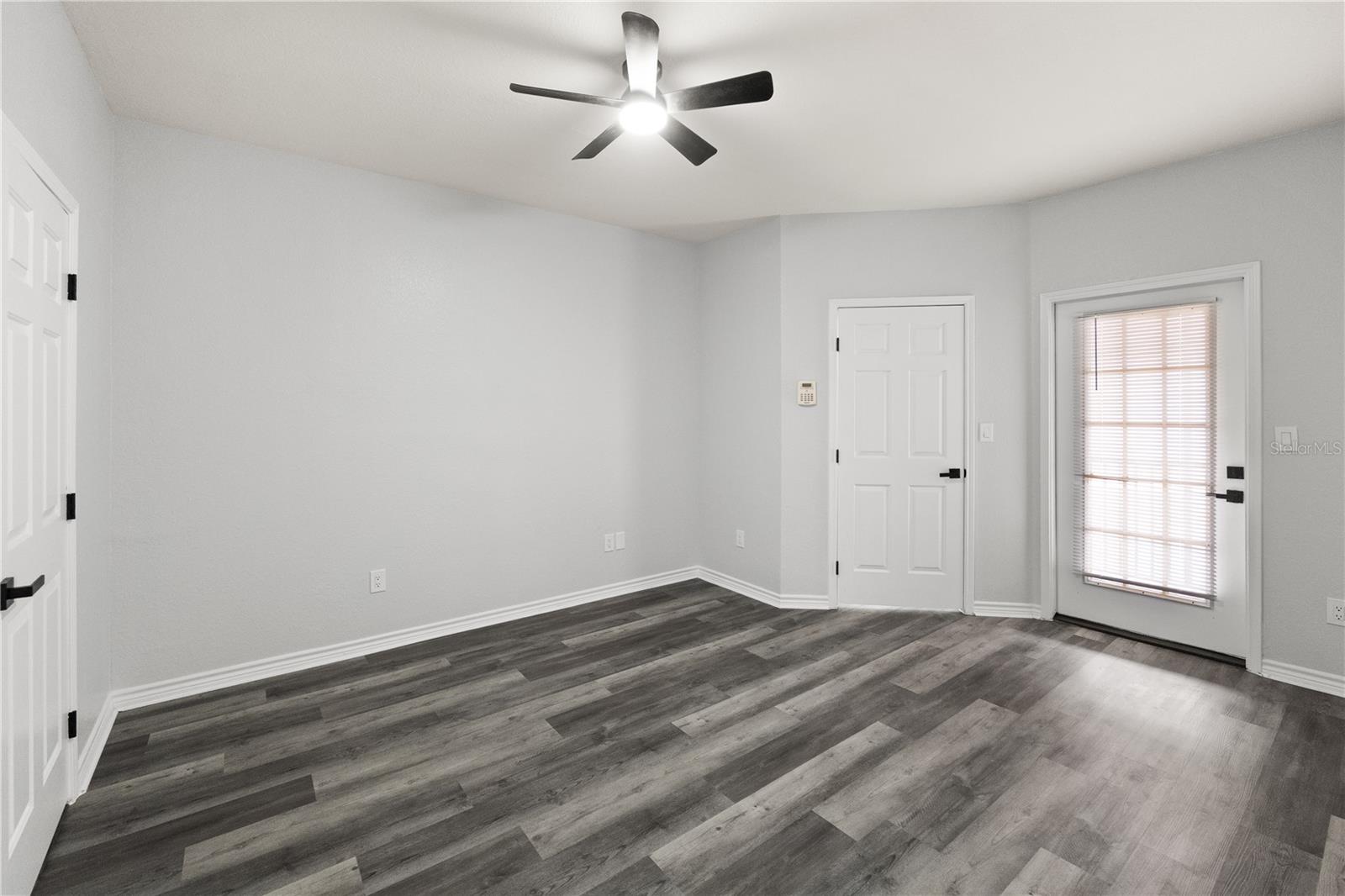 Image 5 of 11 For 4333 Bayside Village Drive 312