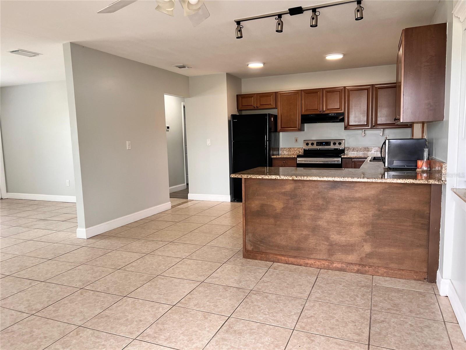 Image 5 of 20 For 1299 Birchcrest Boulevard