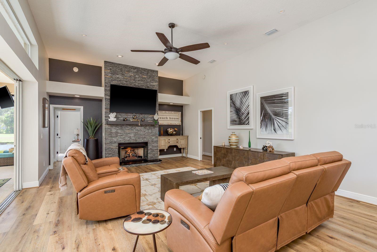 Listing photo id 16 for 10203 Radcliffe Drive