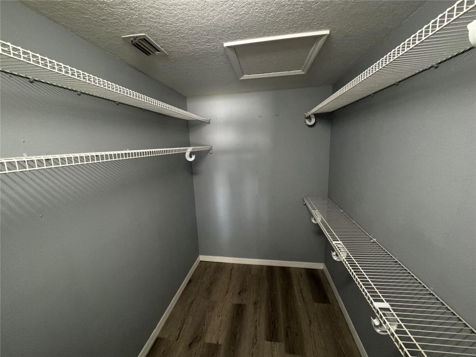 Image 15 of 21 For 2082 Old Arbor Court