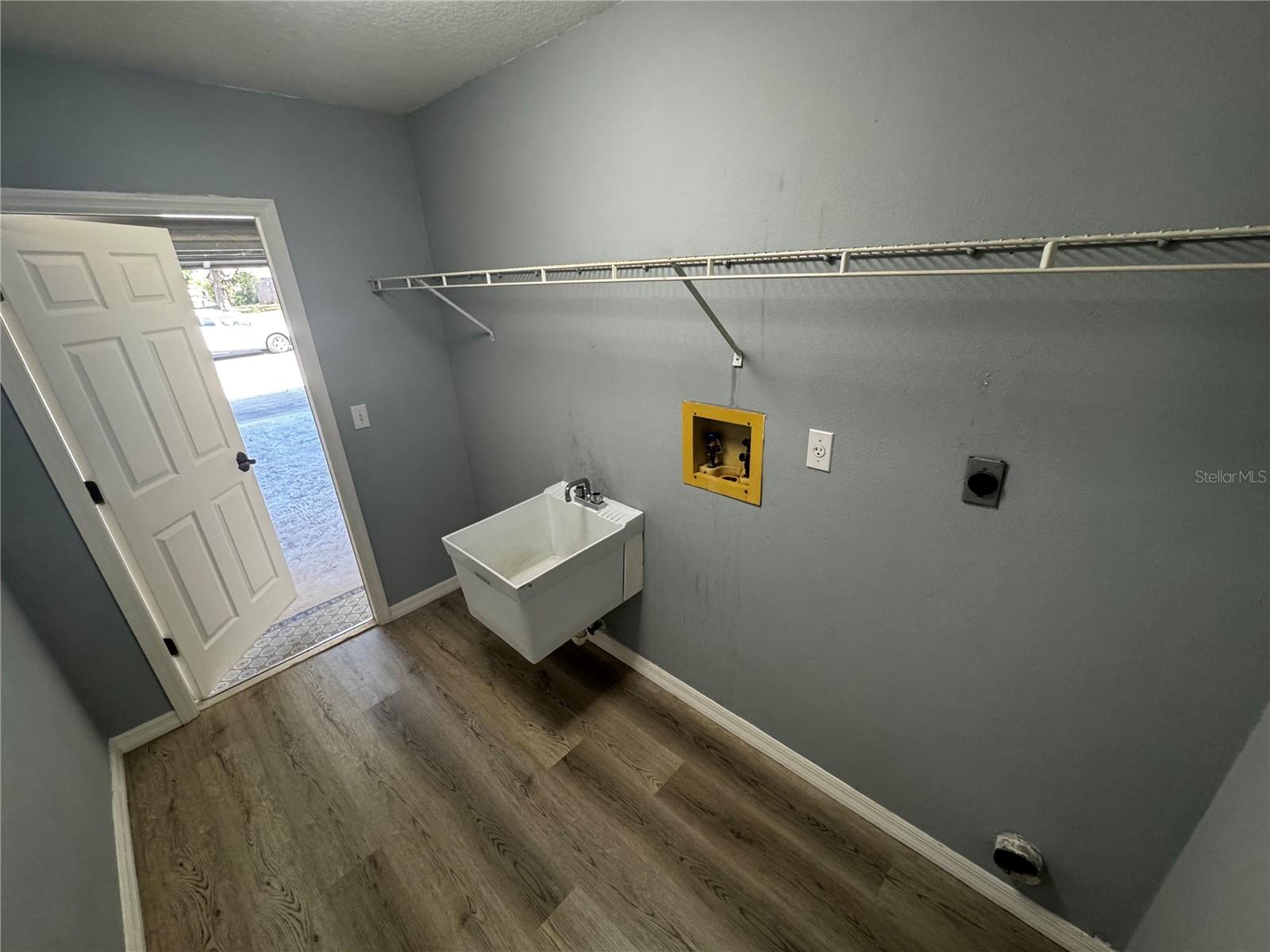 Image 3 of 21 For 2082 Old Arbor Court