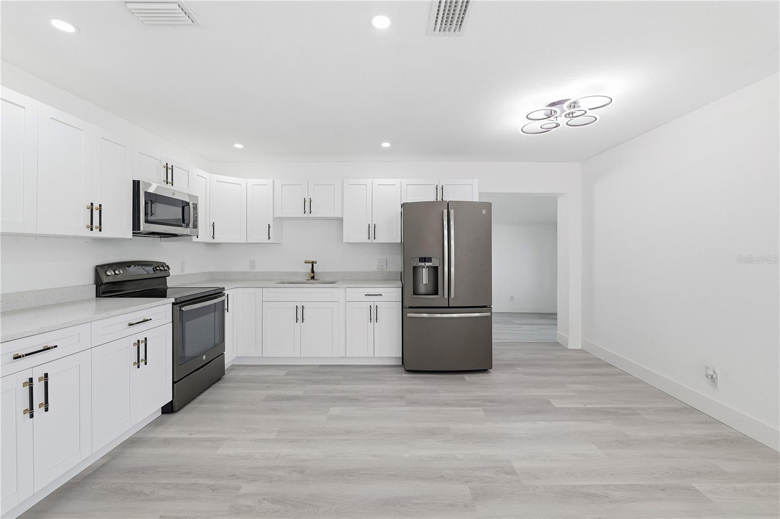 Image 5 of 31 For 6514 Yosemite Drive