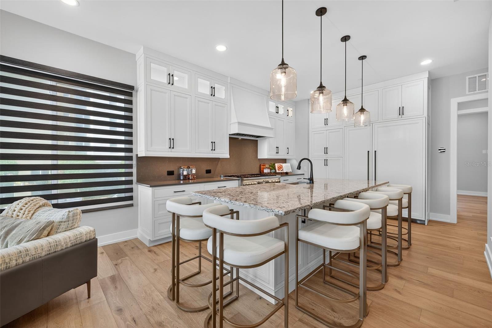 Listing photo id 10 for 577 4th Avenue S