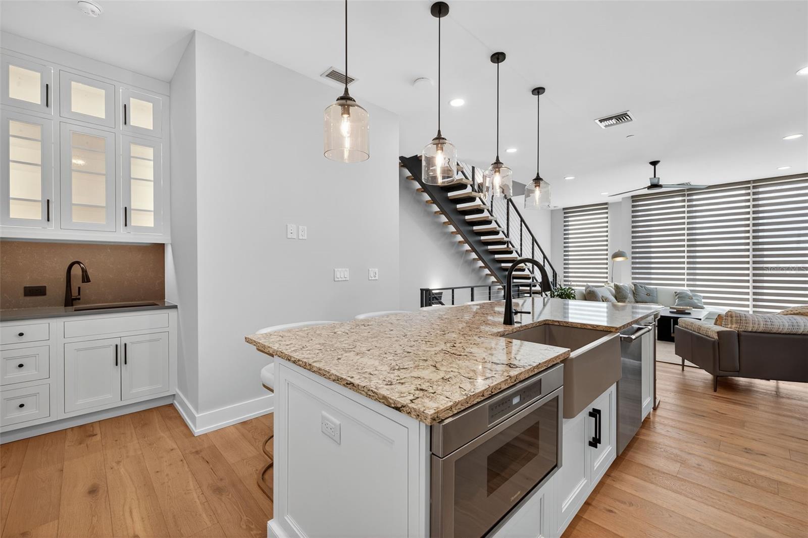 Listing photo id 12 for 577 4th Avenue S